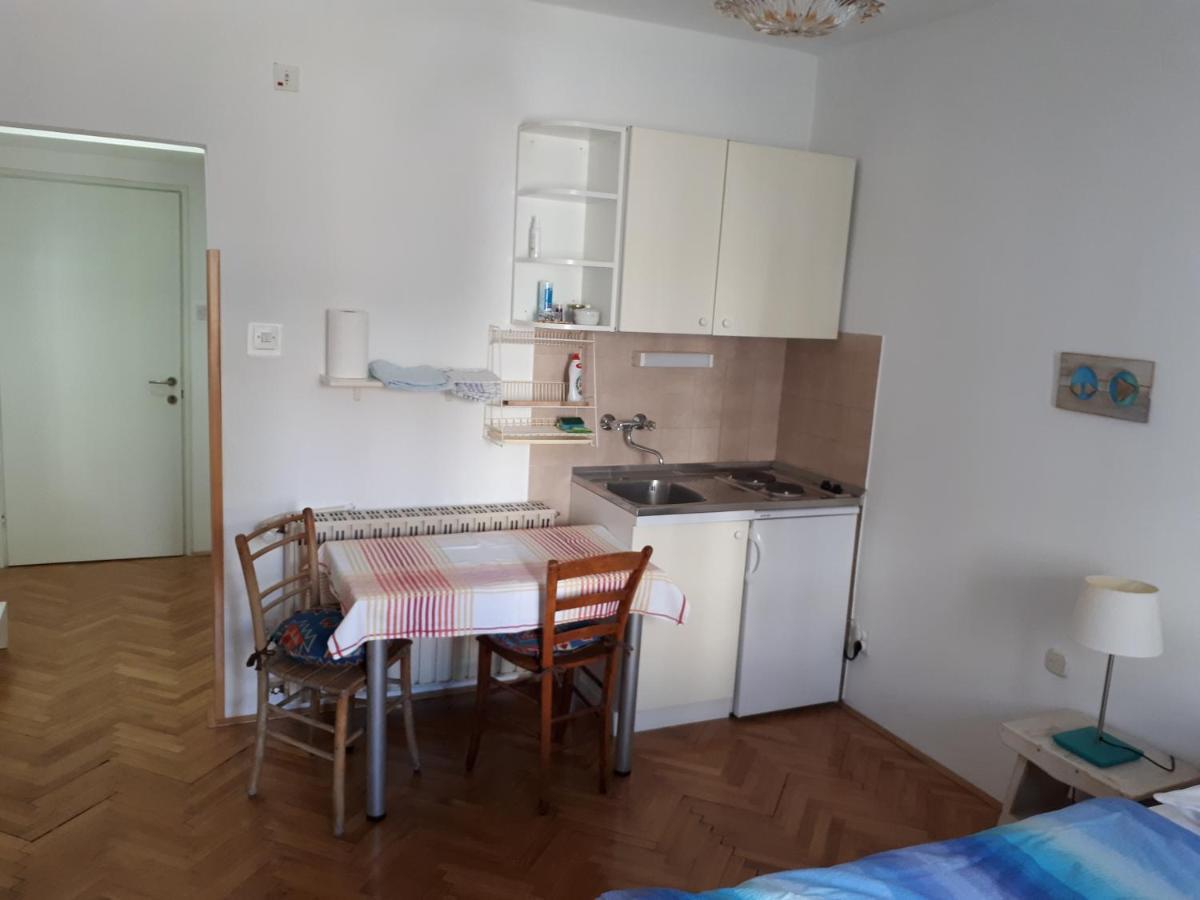 Apartments Lucija Стари Град Экстерьер фото
