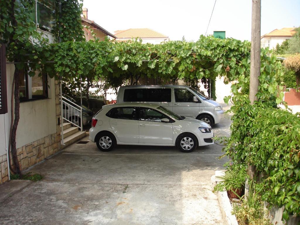Apartments Lucija Стари Град Экстерьер фото